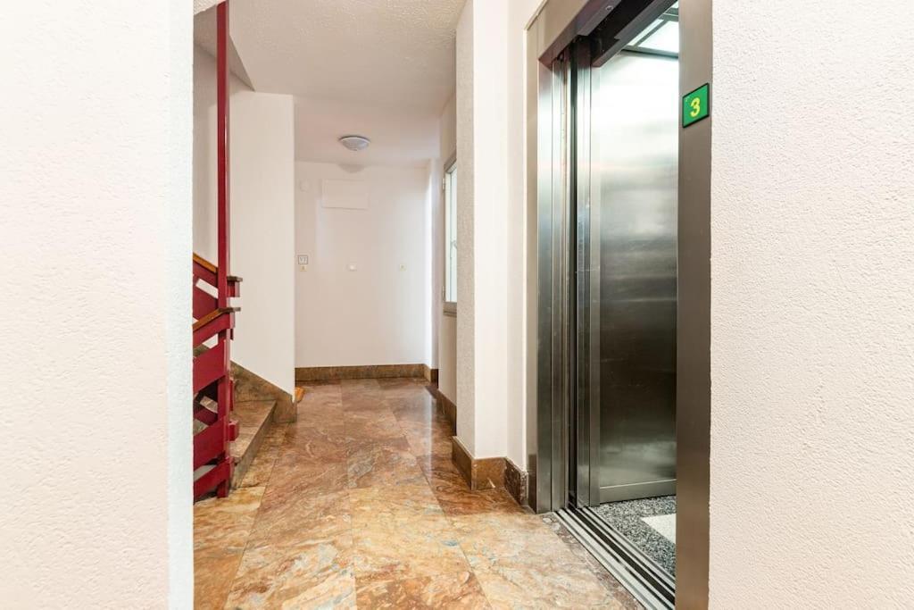 Terraza Playa Y Calle Peatonal Ess03377 Сан-Себастьян Экстерьер фото