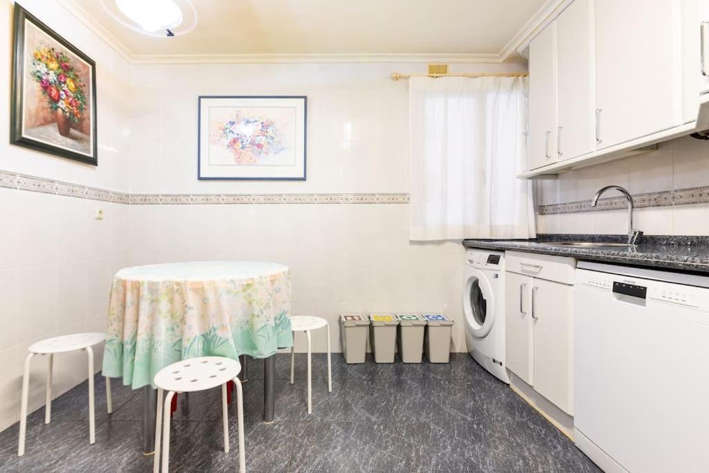 Terraza Playa Y Calle Peatonal Ess03377 Сан-Себастьян Экстерьер фото